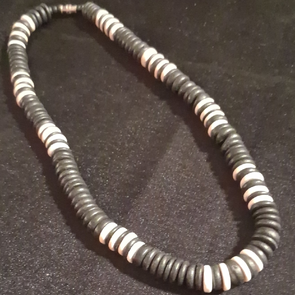 Vintage Black and White Beaded Necklace 18 In Long